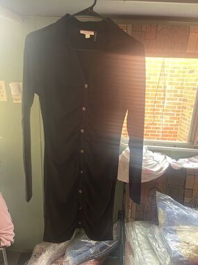 ANDREE BY UNIT Black Long-Sleeve Ruched Button Dress